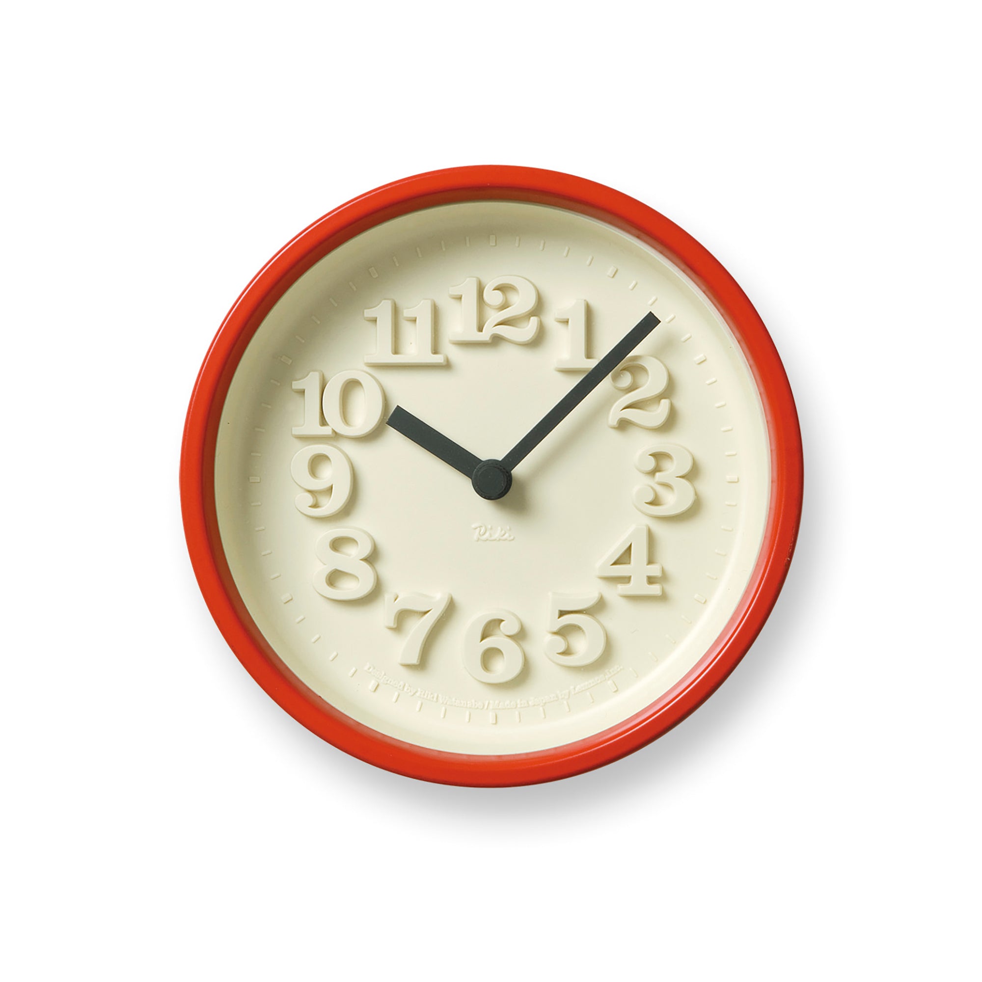 Runde Lemnos-Wanduhr mit rotem Rahmen und beigem Zifferblatt, schwarze Zeiger
