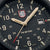 Herrururtavla med LUMINOX-logotyp, datumfönster och beige visare