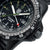 Luminox RECON-herrur från sidan: krona och svart boett, svart ring, grönt fokus