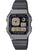 Casio Vintage-klocka med åttakantigt hölje i gunmetall, svart metallarmband och digital display.