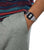 CASIO-klocka på handleden med silverfärgat armband i rostfritt stål och svart LCD-display.