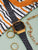 Digital vintageklocka med guldfärgad boettring och svart metallarmband