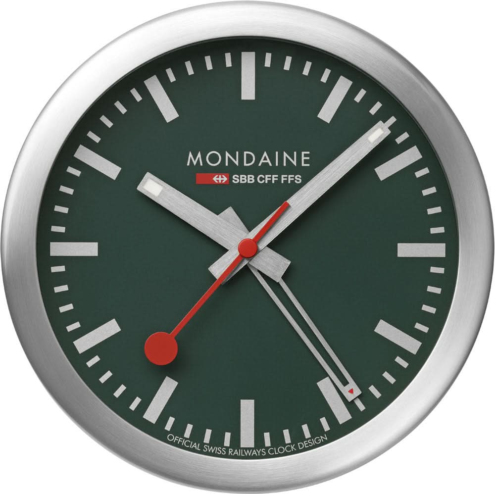 Mondaine magnetklocka med grön urtavla, silverfärgat hölje och röda visare.