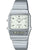 Casio Vintage-klocka med rektangulärt silverfärgat metallarmband, vit urtavla och digital display