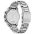 Baksida av herrur med silverfärgat boett och metallarmband