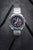 Casio Edifice herrklocka med silverfärgat armband i rostfritt stål, svart urtavla och röda accenter