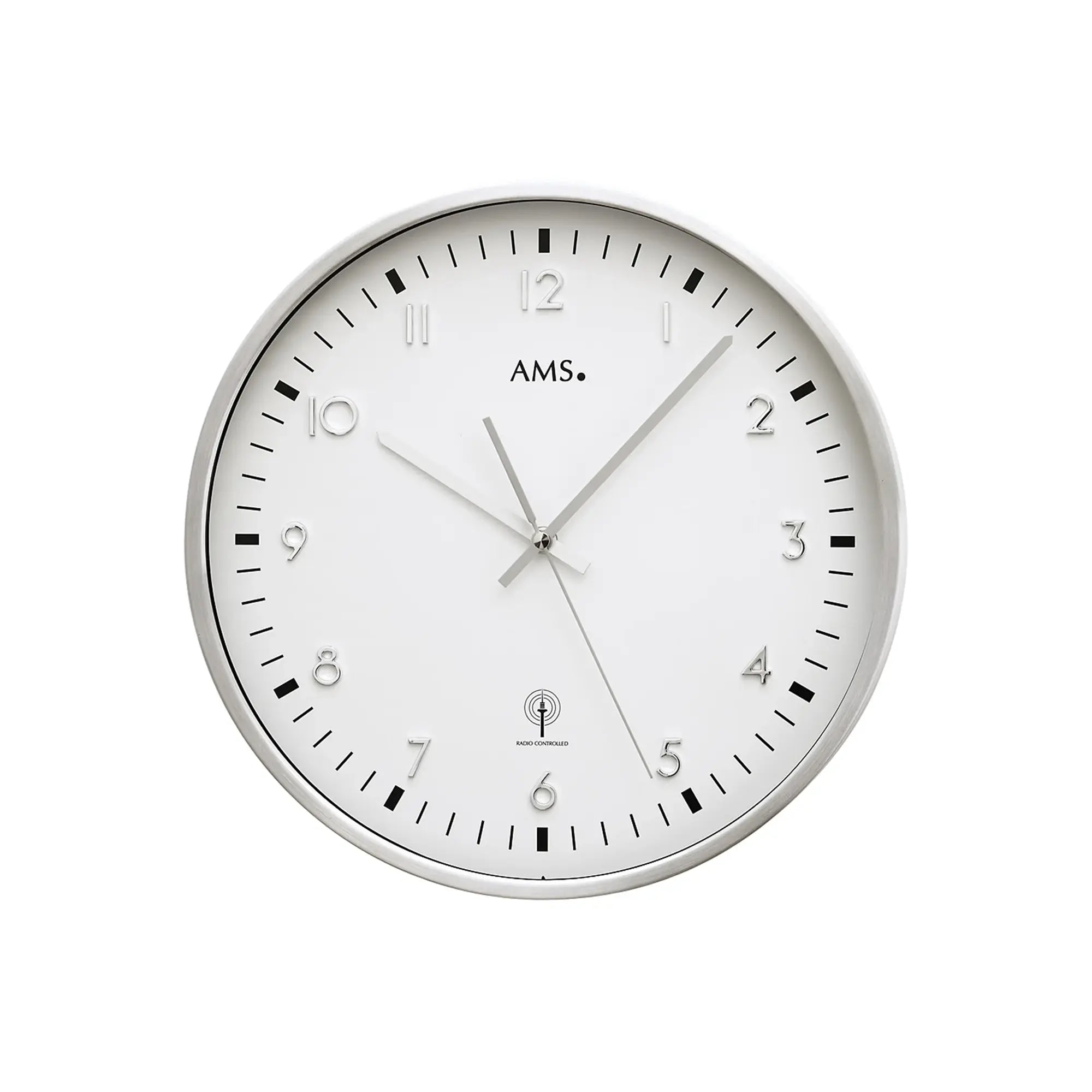 Runde Funk-Wanduhr mit weißem Zifferblatt, silbernem Rahmen und Mineralglas