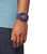 Casio G-Shock herrklocka på handleden, blått resinband och mörk urtavla