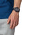 Casio G-Shock herrklocka på handleden med mörkt hölje och sportarmband