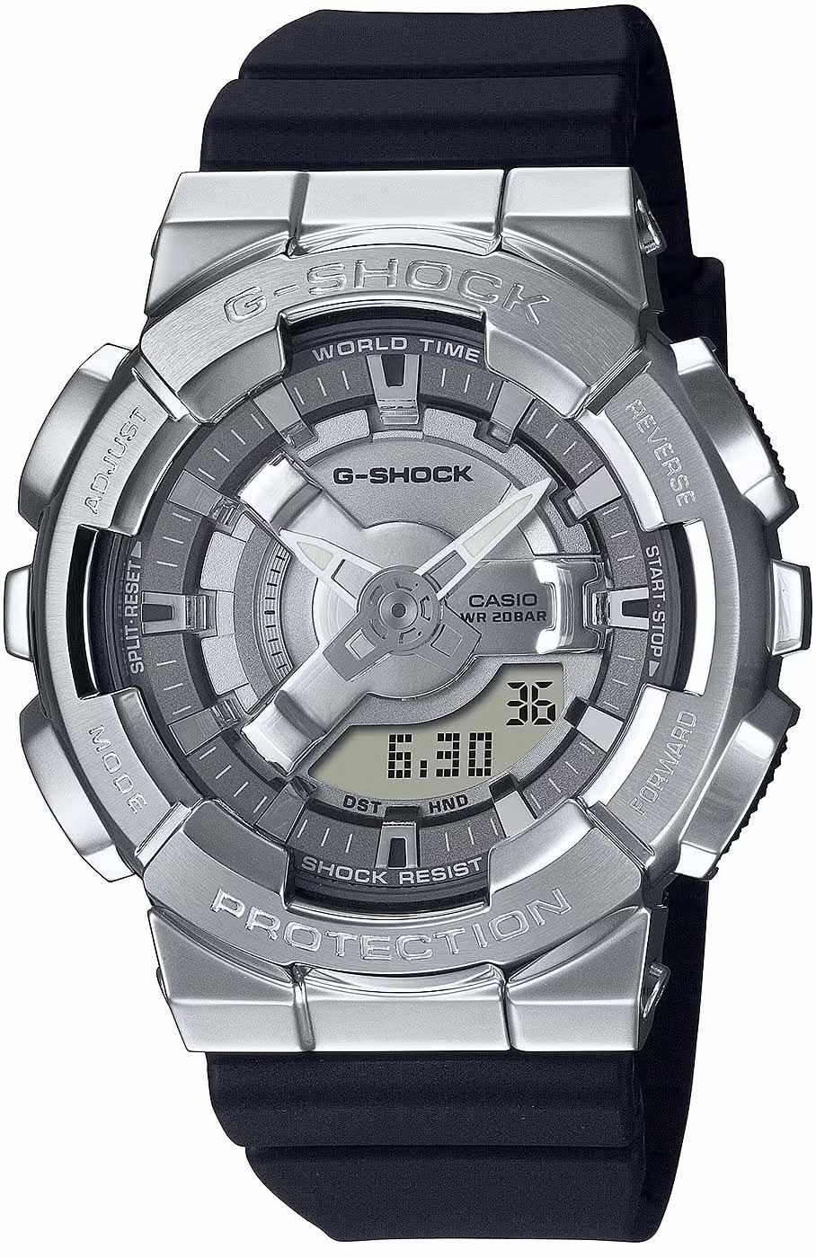 Casio G-Shock armbandsur med silverfärgat hölje och mörkt gummiarmband, digital display