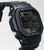 Närbild på digital display: Herrklocka med texten "TOUGH SOLAR" på displayen och G-SHOCK