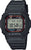 Herrklocka med svart gummiband och digital display, rektangulär urtavla
