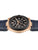 Herrenuhr schrägansicht: schwarzes Zifferblatt mit sichtbarem Automatikwerk, blaues Lederband