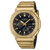 Goldfarbene G-SHOCK Armbanduhr mit schwarzem Zifferblatt und Metallarmband.