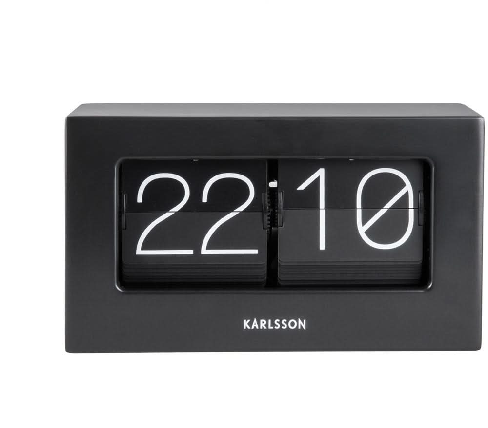 Modern bordsklocka med LED-display, svart metallhölje, siffrorna 22 och 10