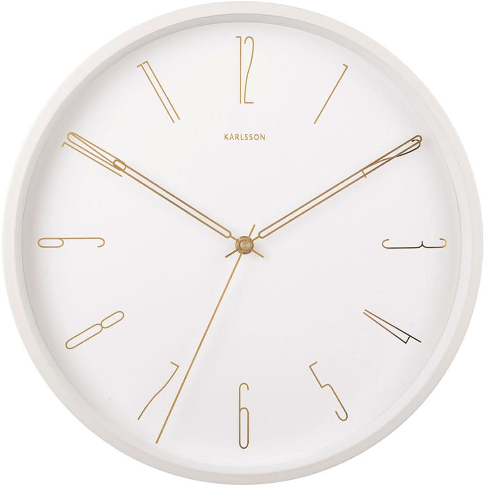 Rund Karlsson-väggklocka med vit urtavla och guldvisare