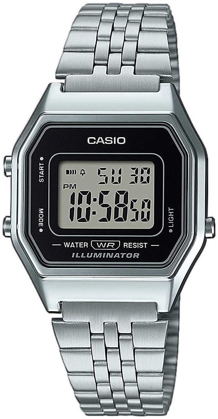 Casio digitalklocka med silverfärgat metallarmband, åttakantig boett och digital display