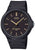 Casio herrklocka: svart urtavla, guldfärgade index, svart armband.