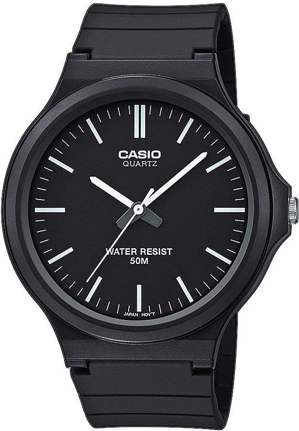 Herrarmbandsur: svart urtavla, svart band, Casio-logotyp, Water Resist 50M