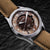 Holzkern Wildlight Solararmbanduhr mit silbernem Gehäuse und braunem Textilband, moosiges Zifferblatt