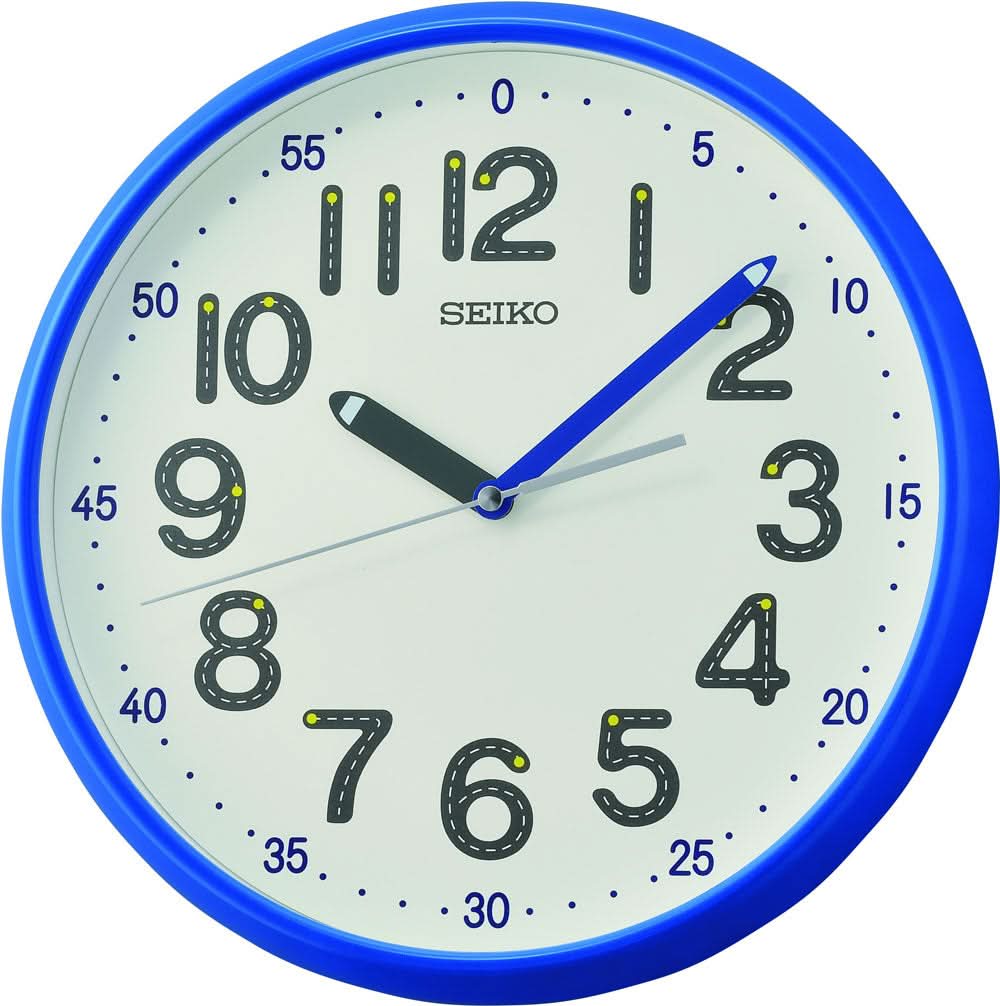 Väggklocka med blå plastram, ljus urtavla, arabiska siffror och SEIKO-logotyp