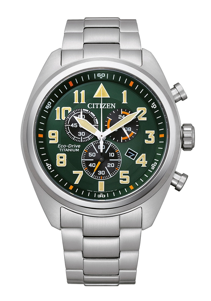 Citizen Eco-Drive Super Titanium Herrenchronograph mit silbernem Edelstahlband und grünem Zifferblatt