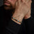 Armband av ädelstenspärlor på handleden, grått rostfritt stållås, Rebel&Rose