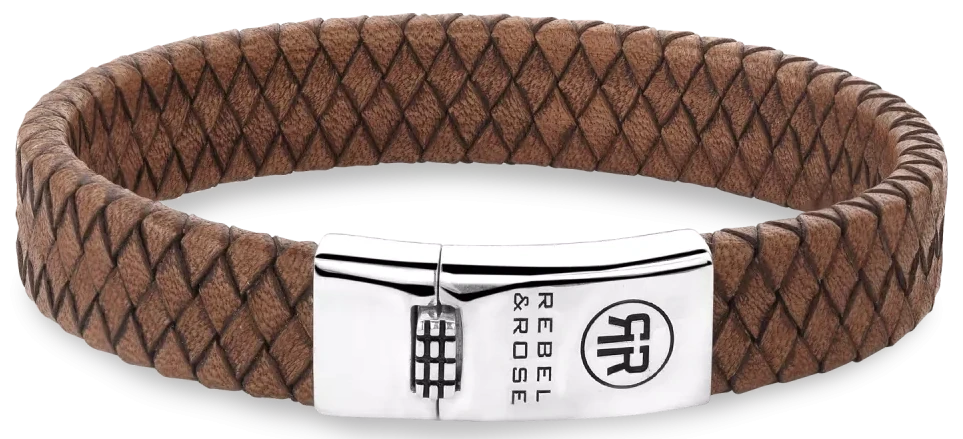 Armband i flätat brunt läder med silverfärgat spänne och prägling