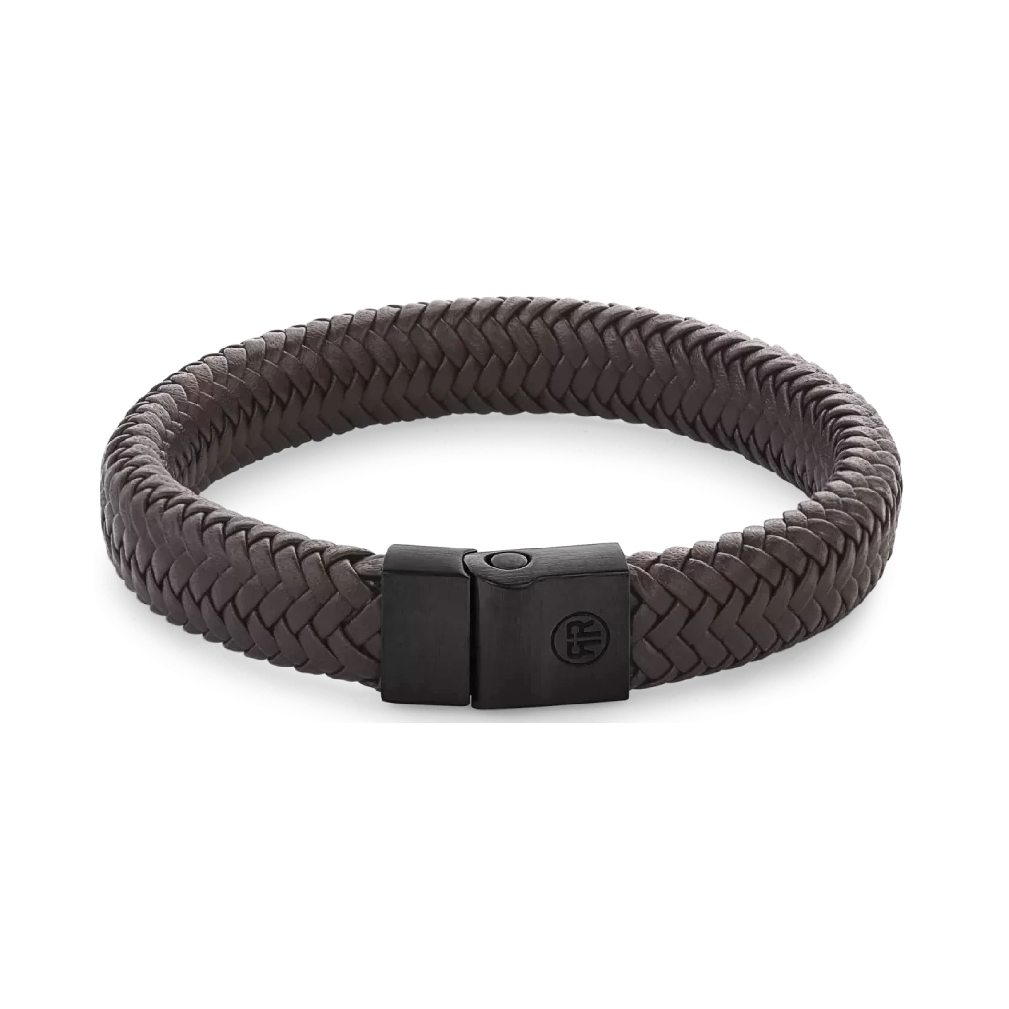 Flätat läderarmband, mörkbrunt, med svart rostfritt stålspänne och prägling