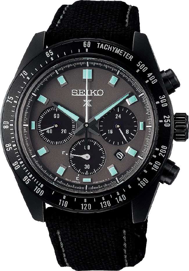 Seiko herrklocka med svart tygarmband, mörkgrön urtavla, kronograf och tachymeter.