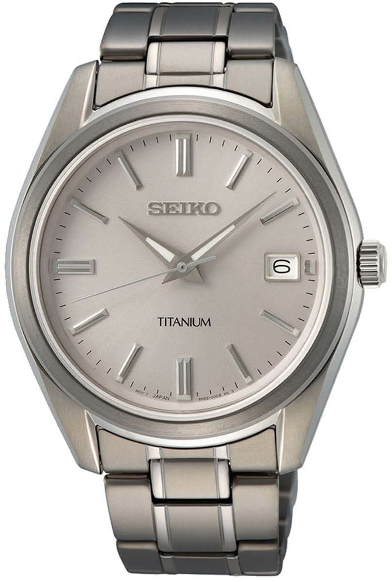 Herrklocka med silverfärgat metallarmband, rund urtavla och datumvisning