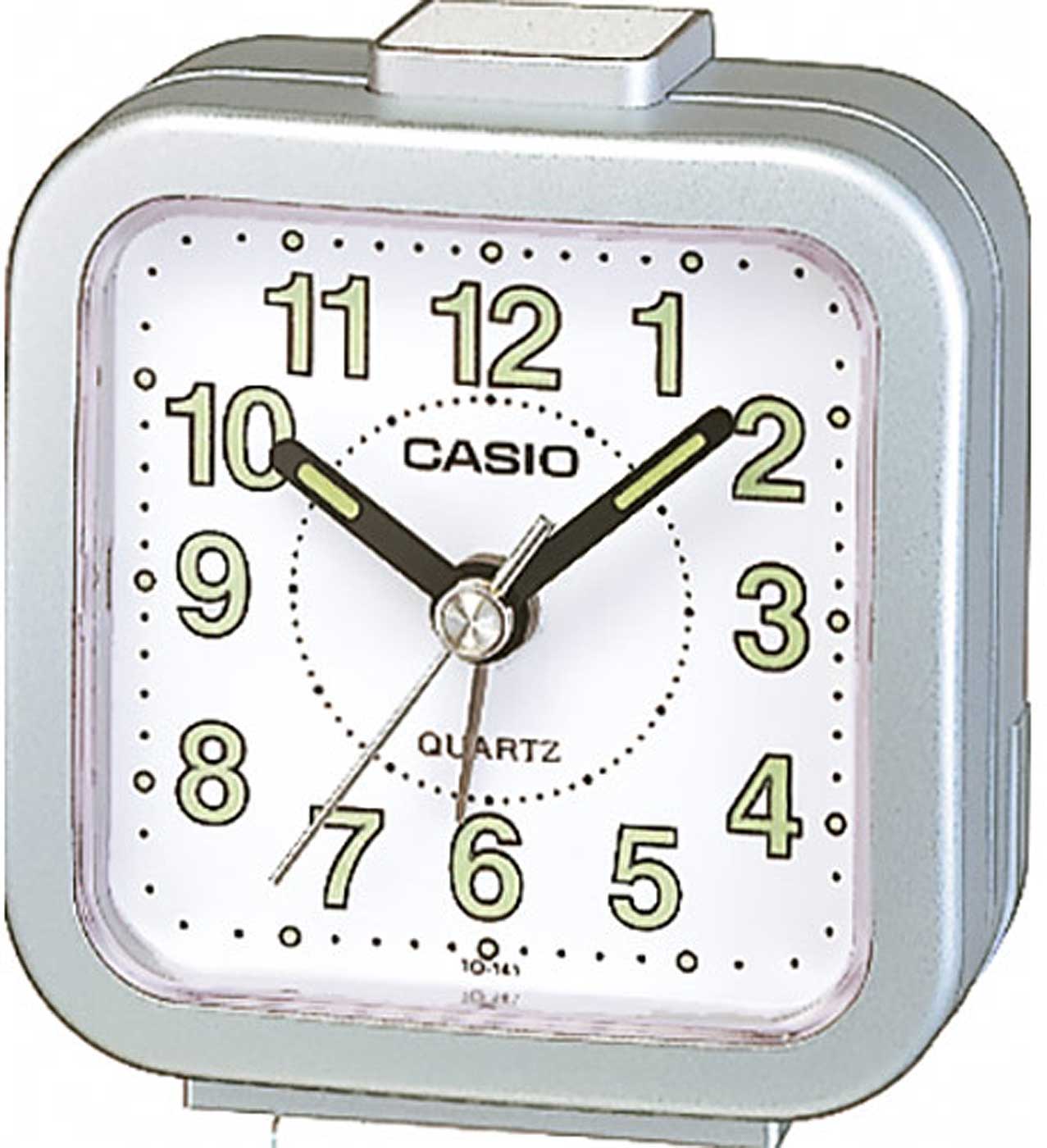 Analog kvartsklocka från CASIO med silverfärgat hölje och vit urtavla
