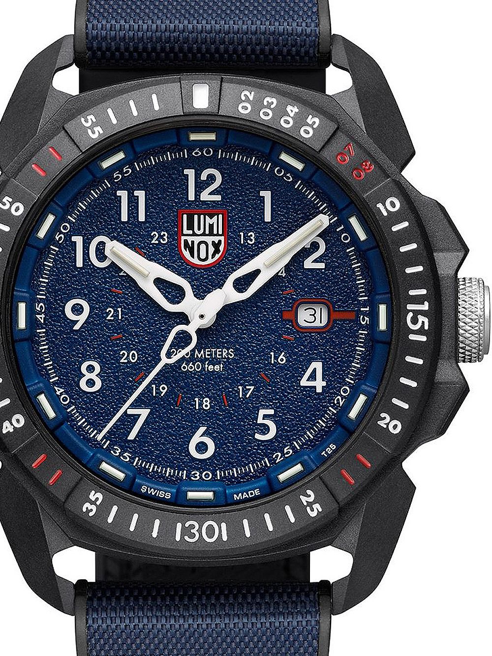Luminox Herrenuhr: blaues Zifferblatt, schwarzes Carbongehäuse, blaues Textilband