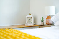 Mekanisk bordsklocka - vintage vit - Hermle Modell: 22915-V60340