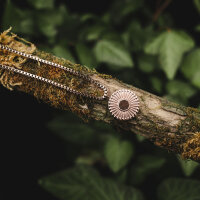 Stencil halsband med runt hänge - Holzkern Modell: Jewelry