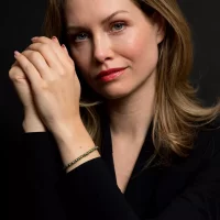 Armband av 4 mm gröna glasstenar, guldpläterade...