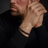 Armband med 8mm stora mörkblå Tigerauge stenar...