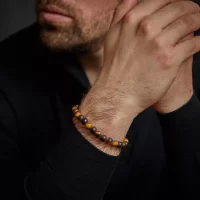 Armband av 8 mm stora tigerögongstenar med rostfritt stållås - Rebel&Rose Modell: RR-80042-S-M